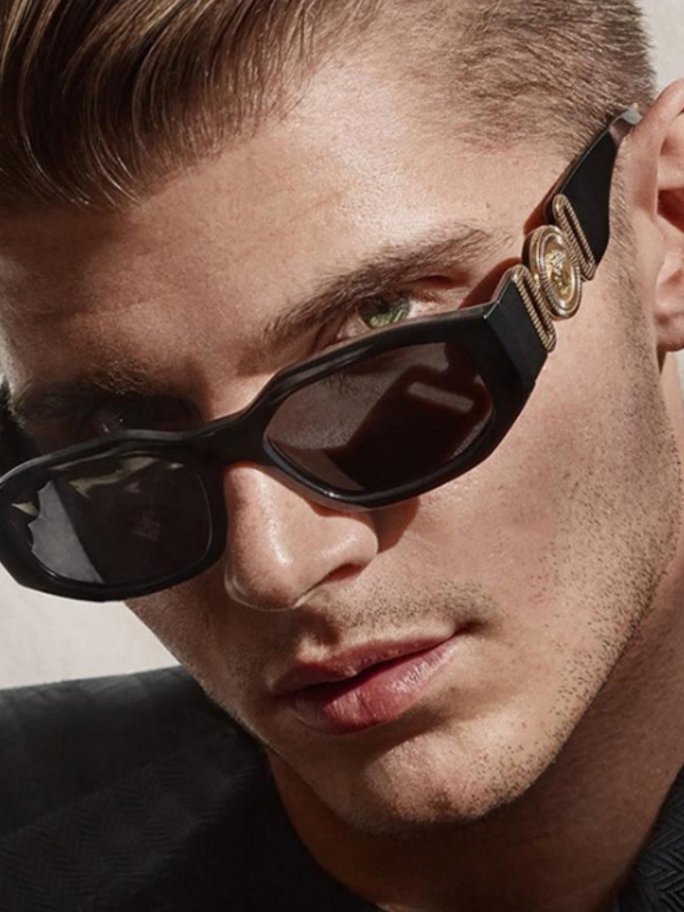 Men Accessories Online - Ein Paar PC-Männer und -Frauen mit